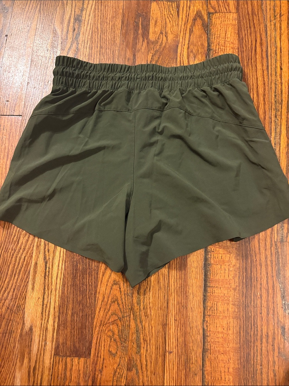 🎉NWOT! Athleta Dark Olive Green Elastic Waist Athletic Shorts! - Picture 3 of 4